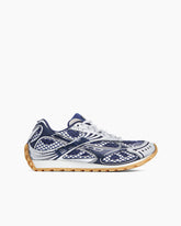Lightweight Retro Sneaker for All-Day Comfort Breathable Cage Design