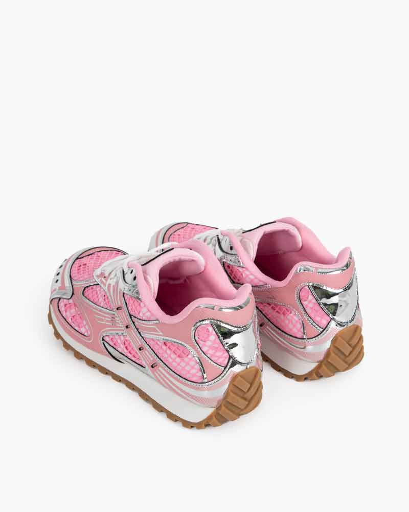 Lightweight Retro Sneaker for All-Day Comfort Breathable Cage Design