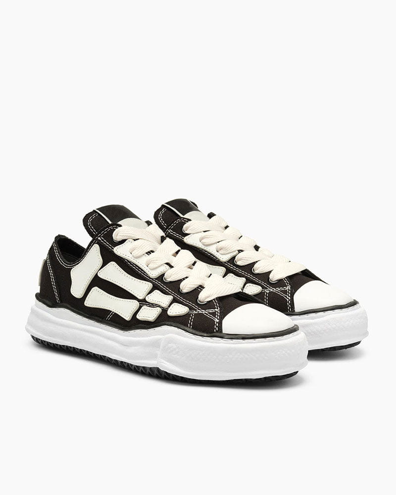 Women's Daily Commute Edgy Bones Canvas Sneakers