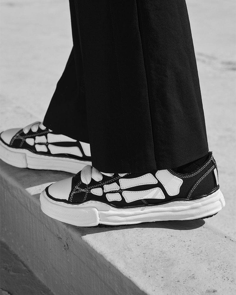 Women's Daily Commute Edgy Bones Canvas Sneakers