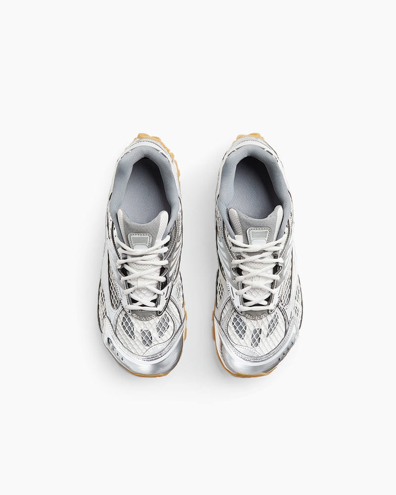 Lightweight Retro Sneaker for All-Day Comfort Breathable Cage Design