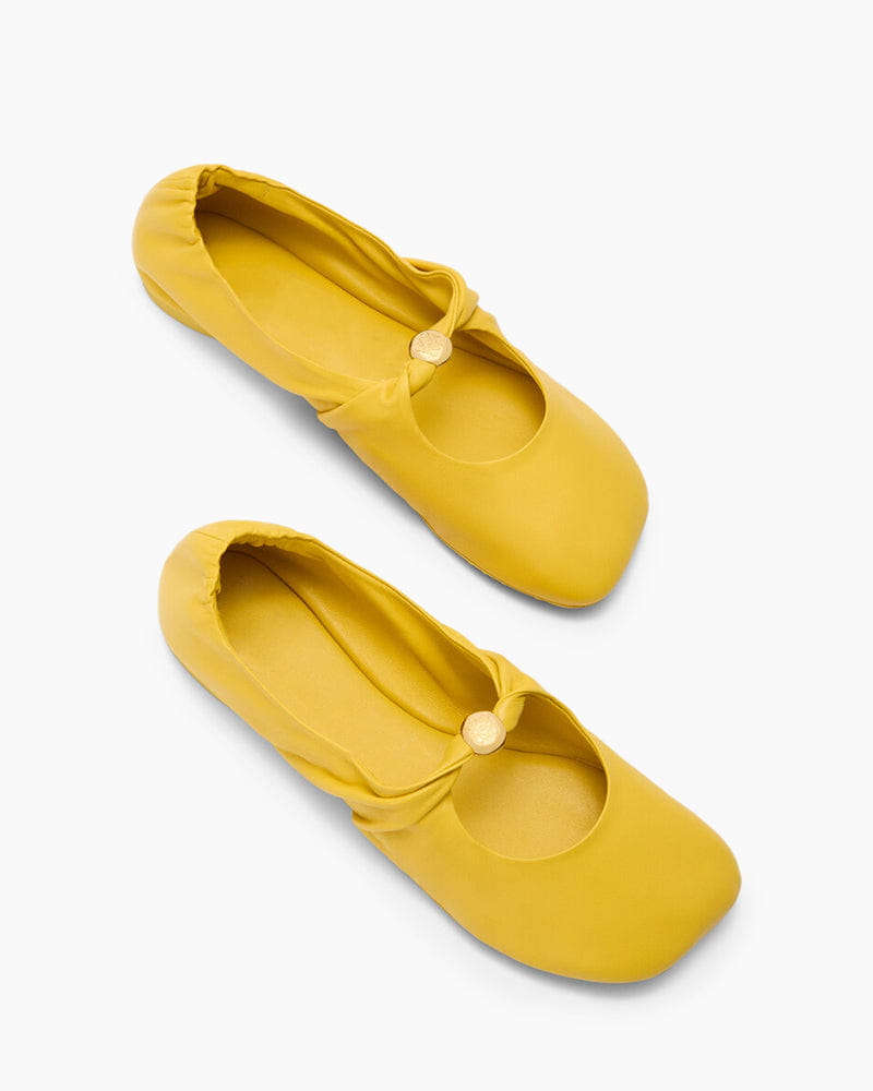 Women‘s Velvet Touch Leather Flats