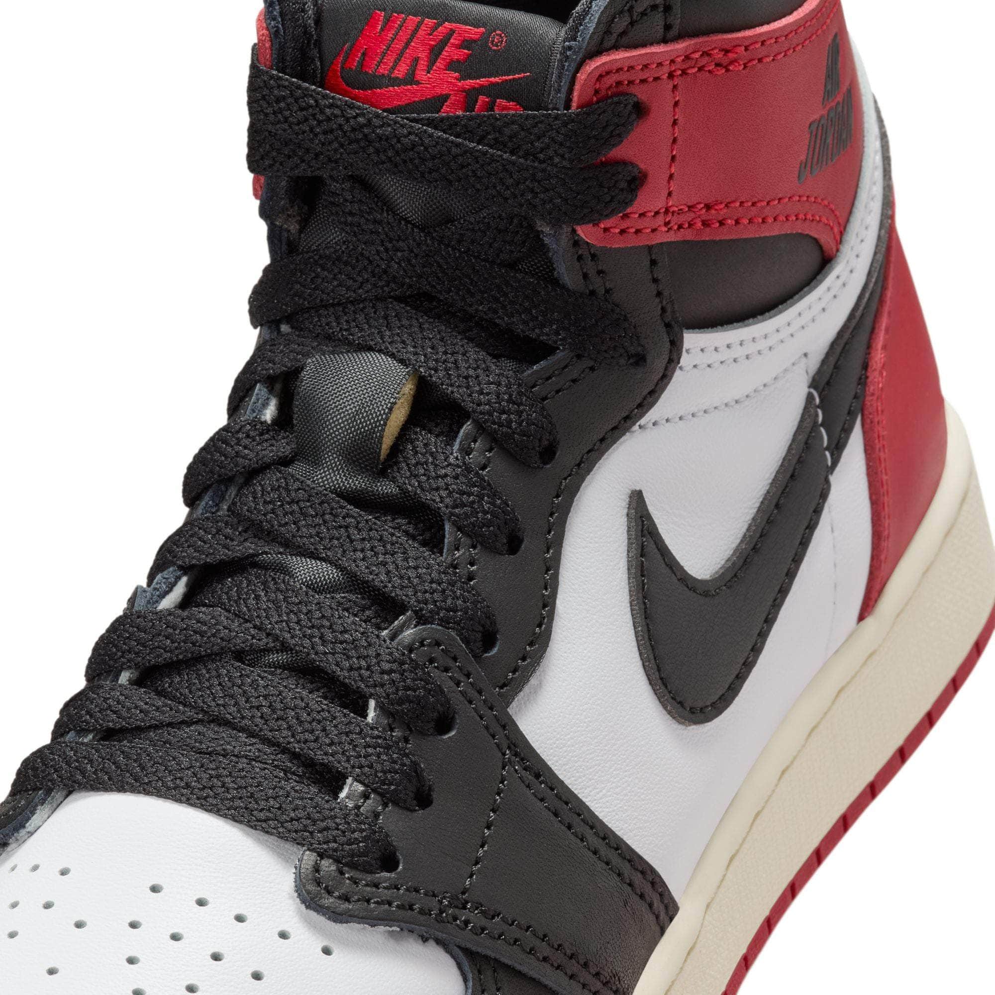 Air Jordan 1 Retro High OG "Black Toe"