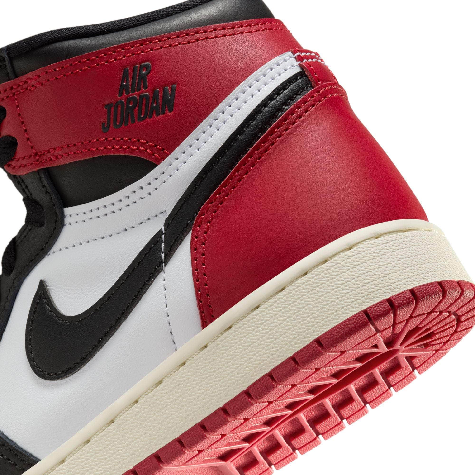 Air Jordan 1 Retro High OG "Black Toe"