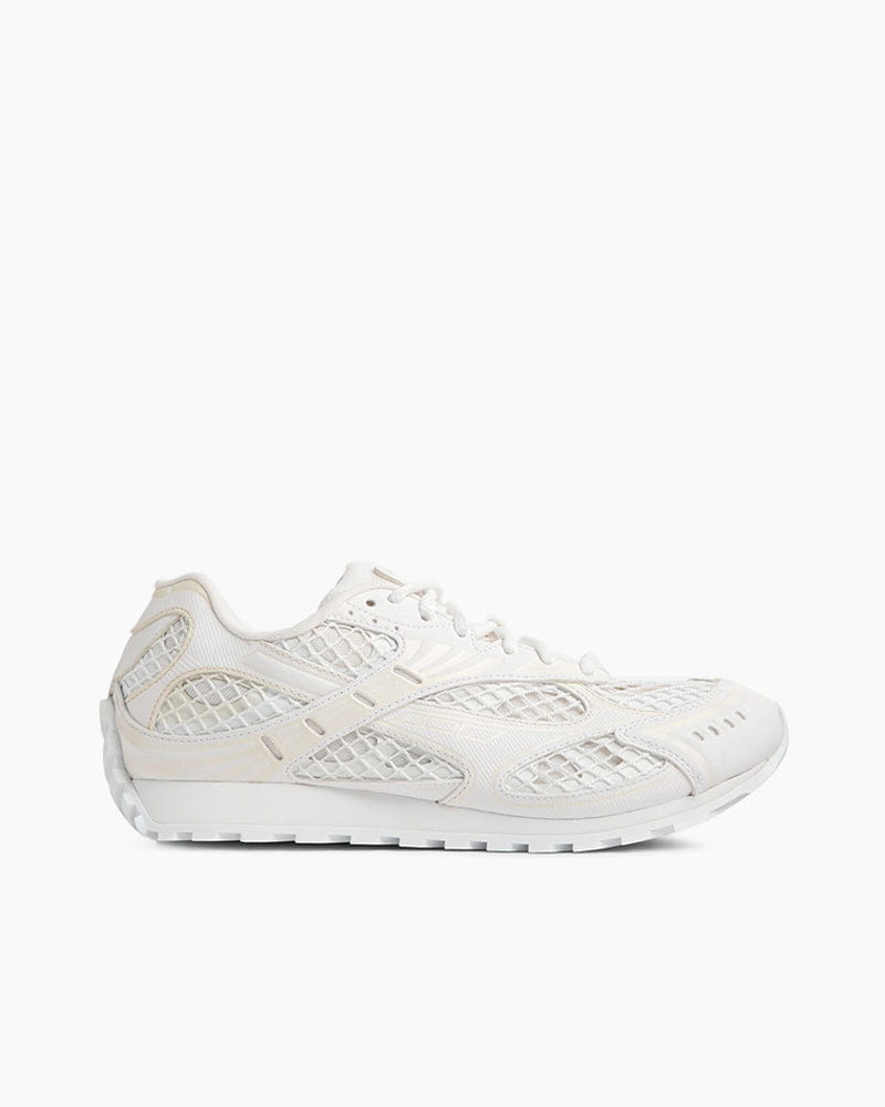 Lightweight Retro Sneaker for All-Day Comfort Breathable Cage Design